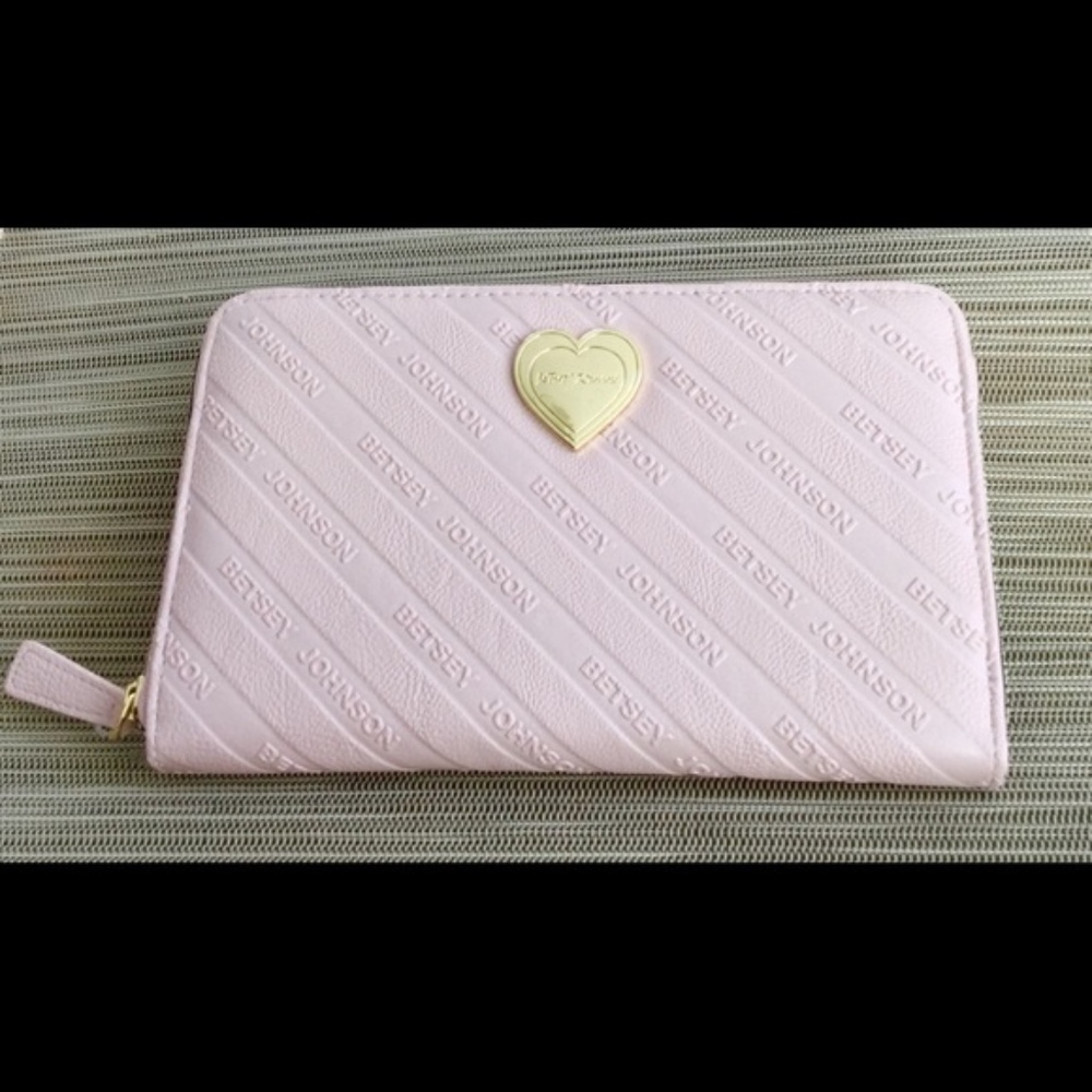 NEW💋XL Betsey Johnson Wristlet